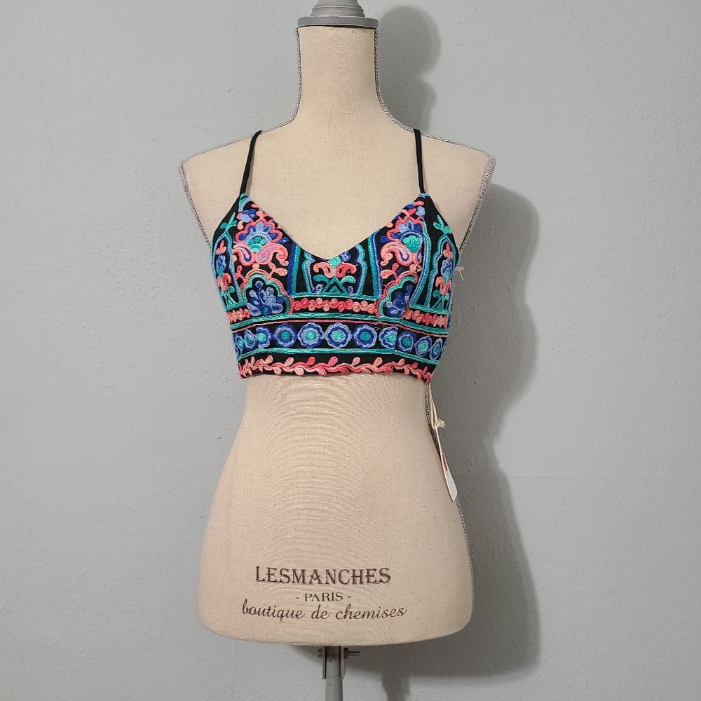 L'Atiste‎ Embroidered Flower Love Top NWT Size Small